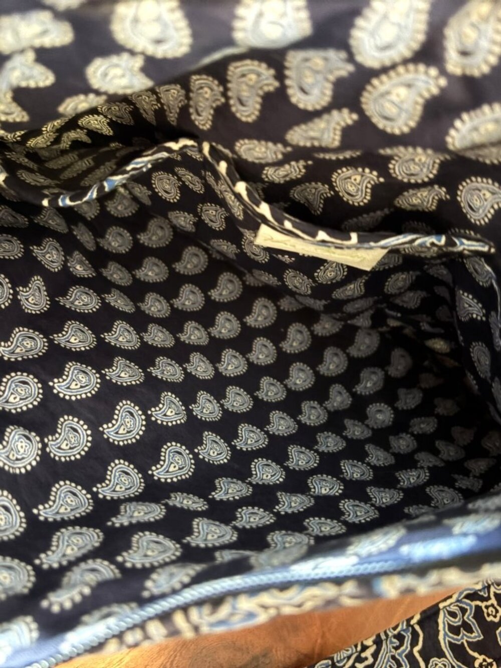 Retired Vera Bradley blue bandana hipster crossbody bag purse - Picture 6 of 9